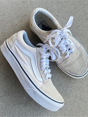 Vans Old Skool Low Top Sneakers in Birch True White Size 3.5 Men’s / 5 Women’s